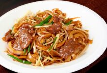 smažené rýžové nudle s hovězím masem